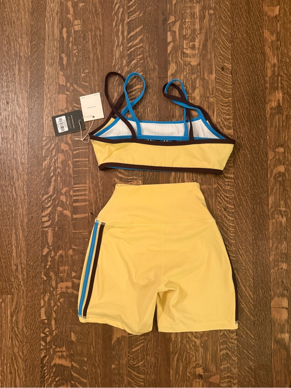 SET Active Bra and Shorts in Lisbon- size xs - Picture 4 of 4